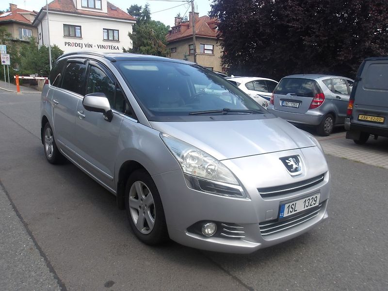 Peugeot 5008 1,6i KŮŽE, PĚKNÝ ! - fotka 5 z 29