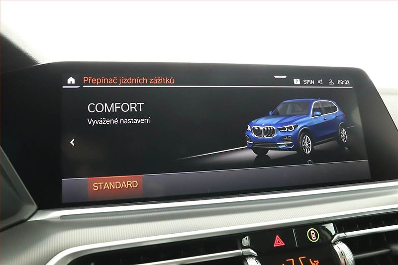 BMW X5 (2022) xDrive40i - fotka 17 z 21