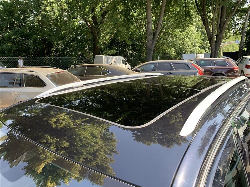 Volkswagen Tiguan 2,0 TDI 4X4 DSG 140KW PANORAMA - fotka 10 z 28