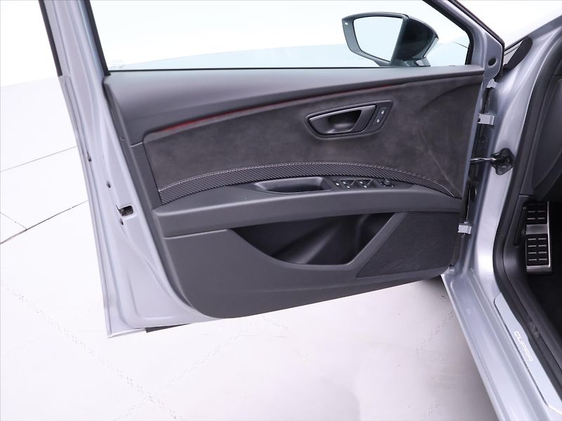 Seat Leon 2,0 TSI Cupra 221kW 4Drive DSG - fotka 11 z 38