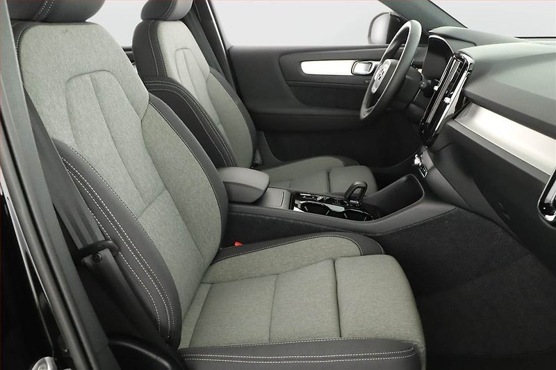Volvo XC40 (2026) B3 - fotka 7 z 23