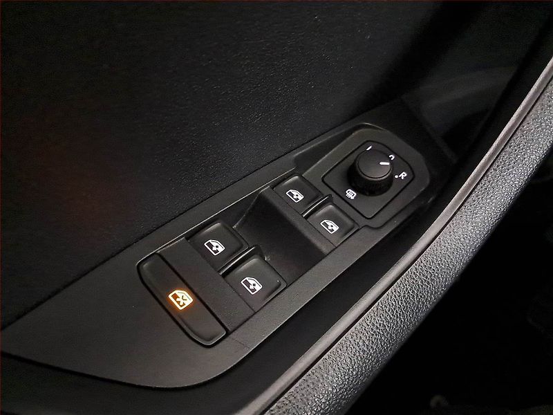 Škoda Karoq (2021) Ambition 2.0 TDI - fotka 24 z 25