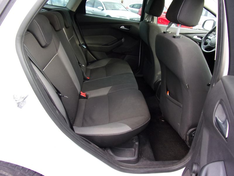 Ford Focus (2013) 1.6 TDCi 70kW ČR TAŽNÉ VÝHŘEVY - fotka 19 z 20