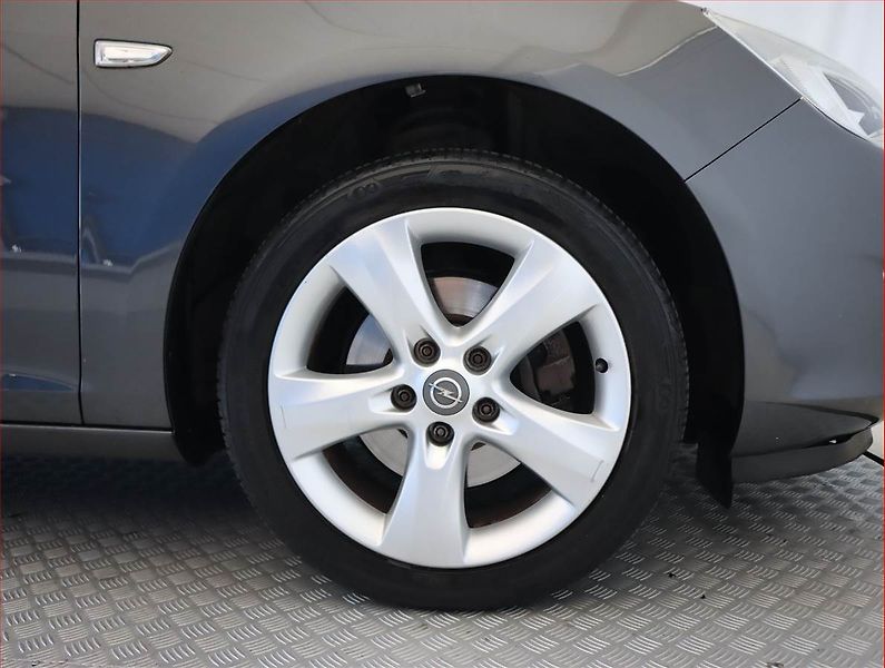 Opel Astra (2012) 1.7 CDTI, Serv.kniha, Tempomat - fotka 15 z 17