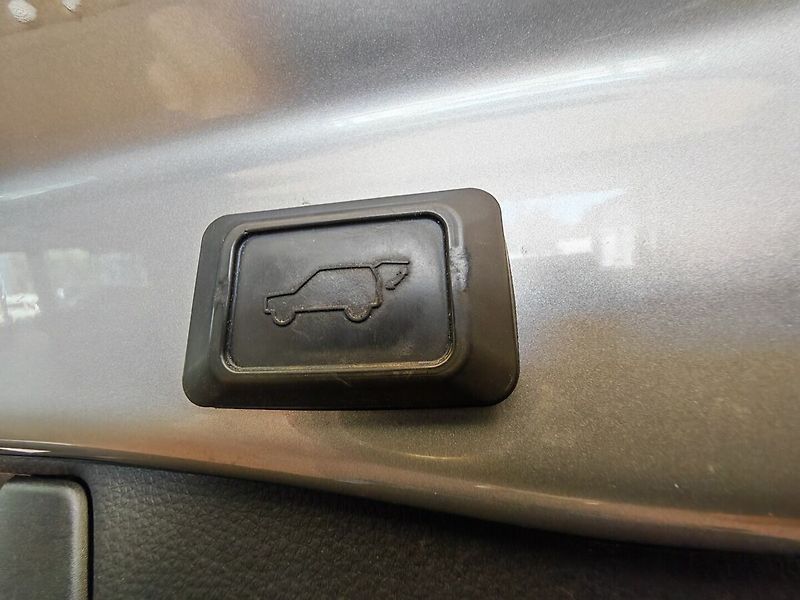 Toyota RAV4 2.5 Hybrid Selection 4WD - fotka 11 z 38