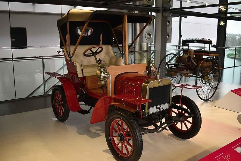Tatra 87 je řazena k milníkům v automobilové historii