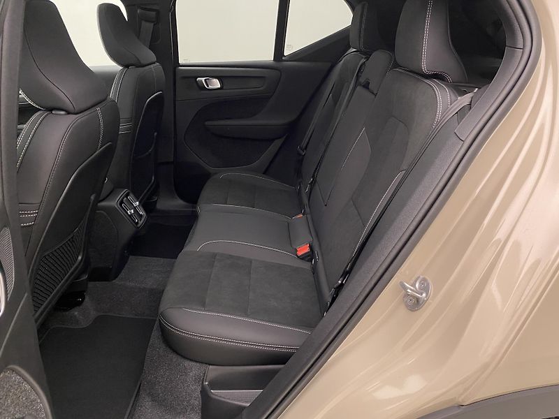 Volvo XC40 (2026) B3 AUT DARK ULTRA  - fotka 6 z 61