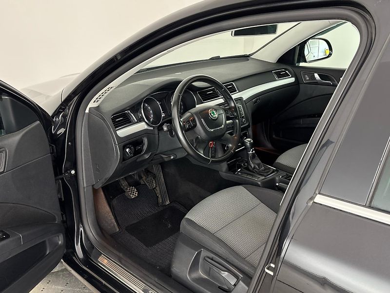 Škoda Superb Ambition - fotka 6 z 27