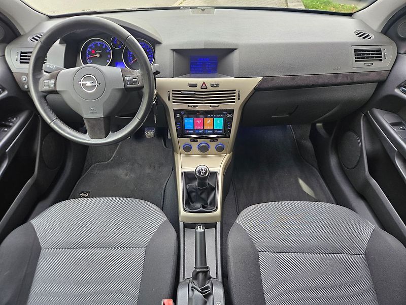 Opel Astra 1,8 ECOTEC 103kW, 2.majitel - fotka 13 z 27