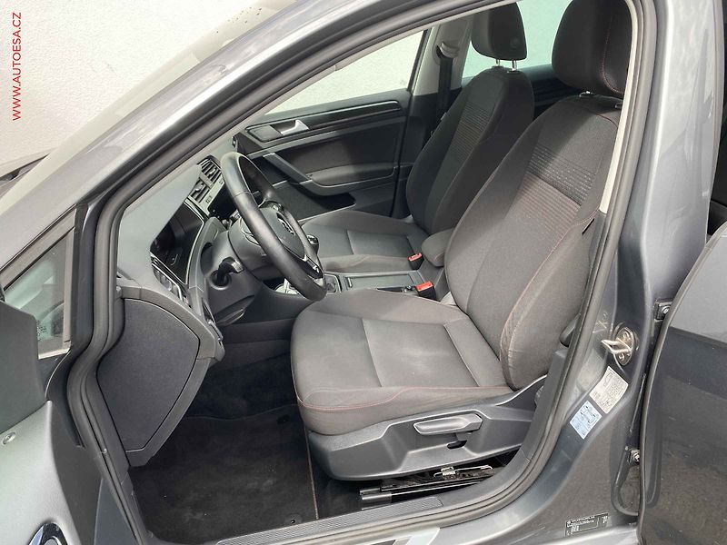 Volkswagen Golf (2017) 1.5 TSi, Sound, LED, navi, - fotka 9 z 18
