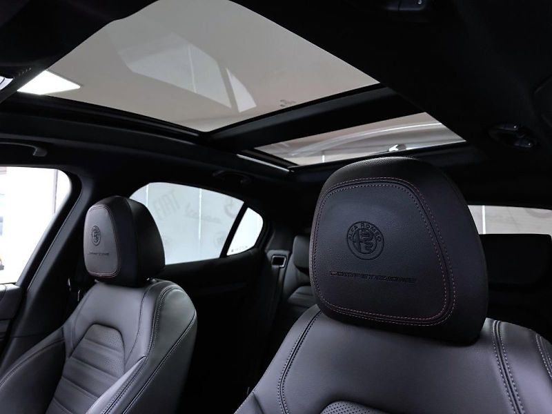 Alfa Romeo Stelvio (2024) 2.0T 280k AT8 ZF Q4 4x4 Compet - fotka 21 z 23