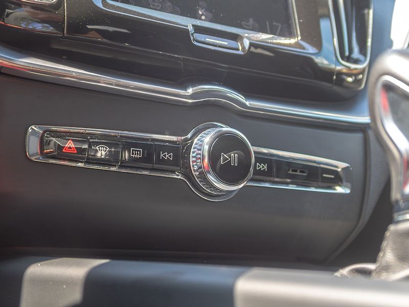 Volvo XC60 (2019) 2.0D 140KW mat – NAVI - fotka 24 z 51