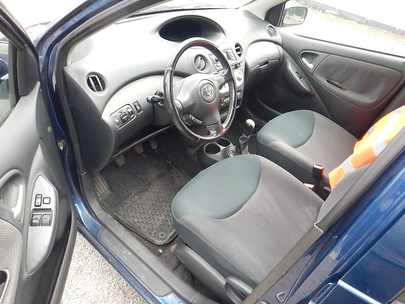 Toyota Yaris 1.0 VVTi, KLIMA - fotka 9 z 20