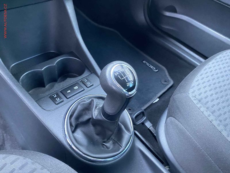 Škoda Fabia (2011) 1.2 TSi, Ambiente, výhřev sed - fotka 15 z 15