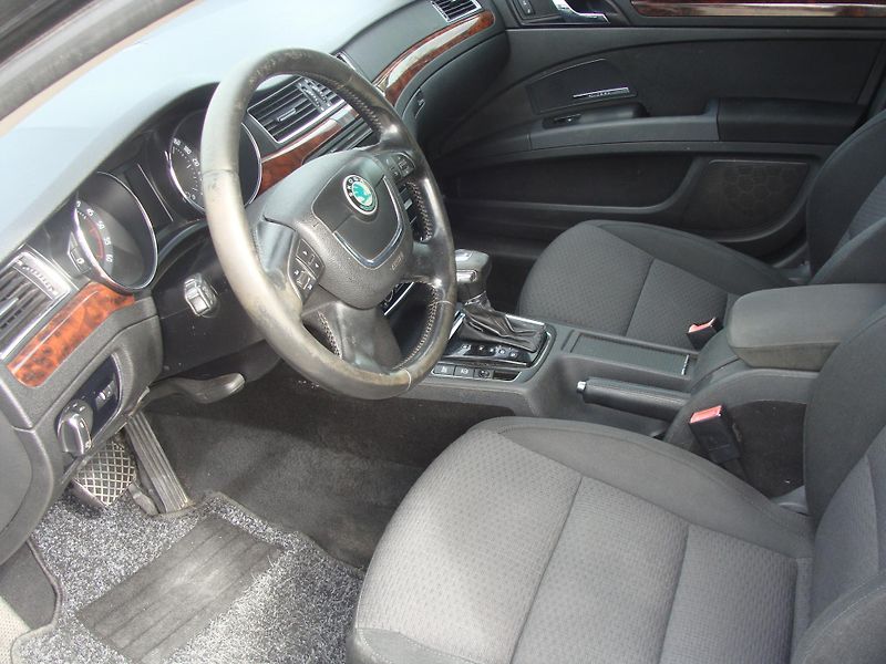 Škoda Superb 2.0 TDi, 125 kW, tažné, klima - fotka 9 z 30