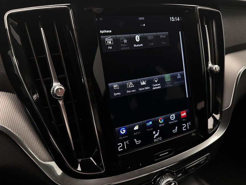 Volvo V60 CC D4 AWD MOMENTUM REZERVACE - fotka 31 z 43
