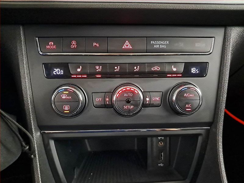 Seat Leon (2016) 1.8 TSI, Kůže, Tempomat - fotka 15 z 20