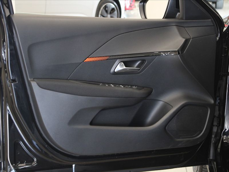 Peugeot 208 1,2 PTech 74kW AT 37tkm. - fotka 15 z 21