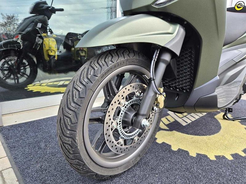 Piaggio Beverly 300 S (2024) VÝPRODEJ EURO5 - fotka 10 z 24