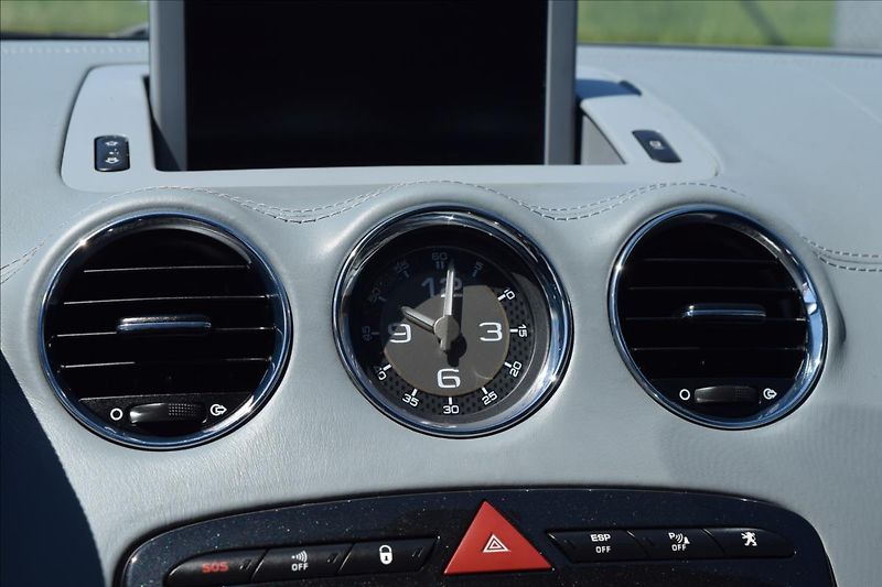 Peugeot RCZ 1,6 i 115KW NOVÁ STK ALU KLIMA - fotka 38 z 48