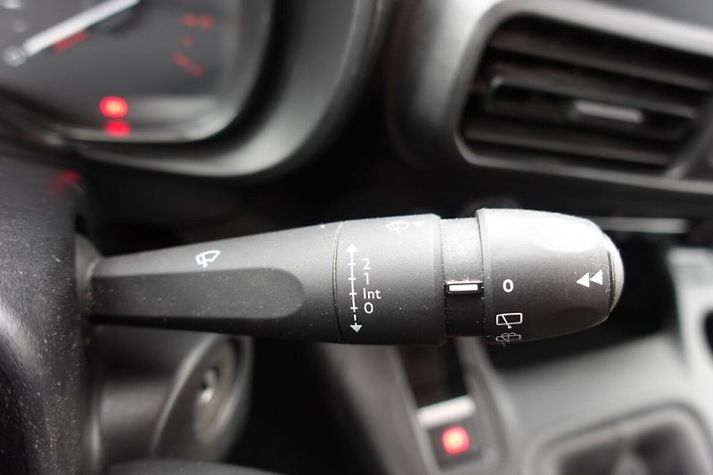 Toyota ProAce 1.5 D4-D 100 - 6 MT Active Car - fotka 20 z 25