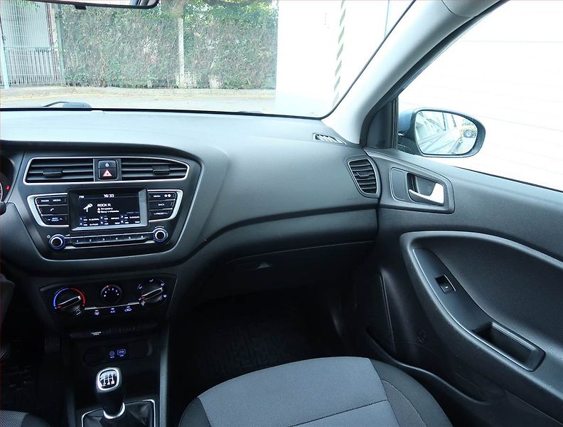 Hyundai i20 (2019) 1.2, Serv.kniha - fotka 8 z 15