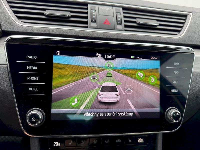 Škoda Superb (2023) 2.0 TDI 110kW DSG Style Plus - fotka 18 z 35