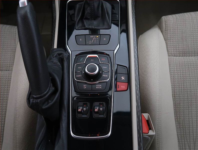 Peugeot 508 (2011) 2.0 HDi, Automat, Navi, Xenony - fotka 19 z 23