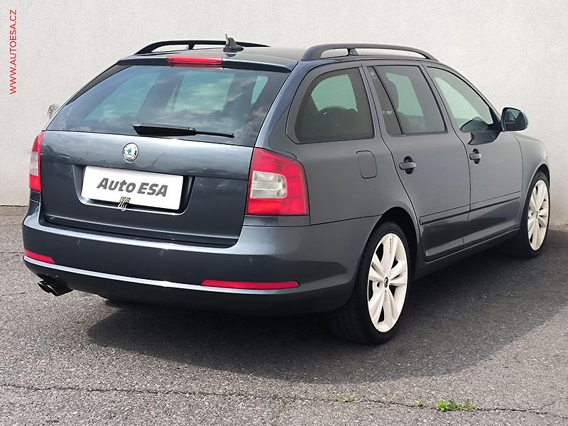 Škoda Octavia (2010) 2.0 TDi, Xenon, navi - fotka 4 z 20