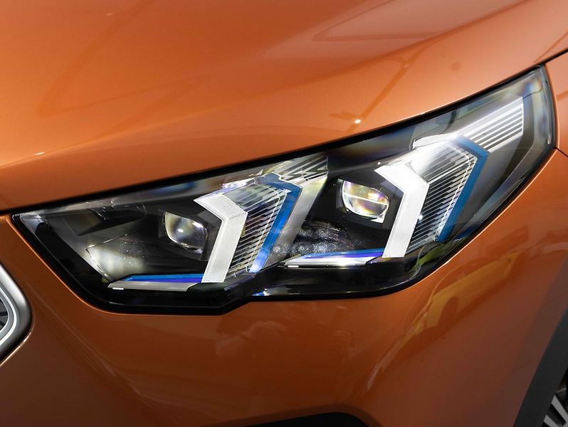 BMW iX2 xDrive30 - fotka 8 z 23
