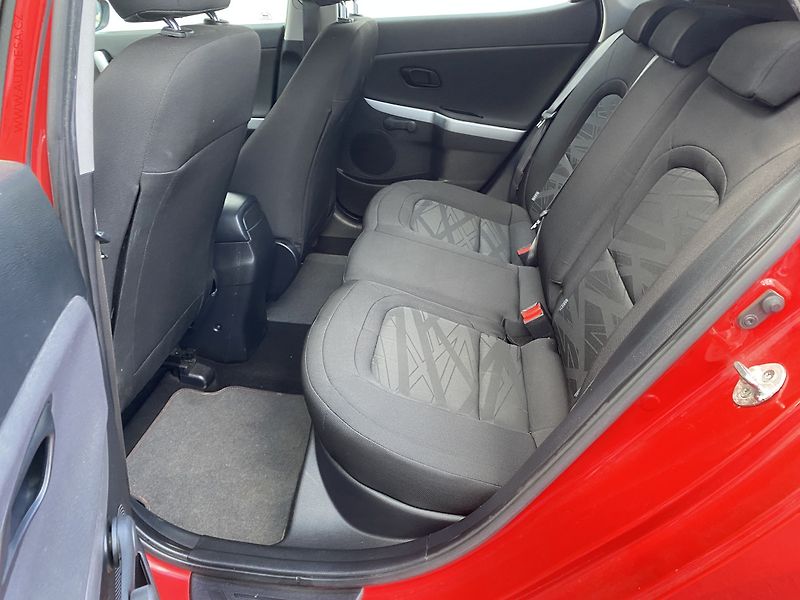 Kia Ceed (2013) 1.6GDi, ČR, AC, STK5/28 - fotka 10 z 16