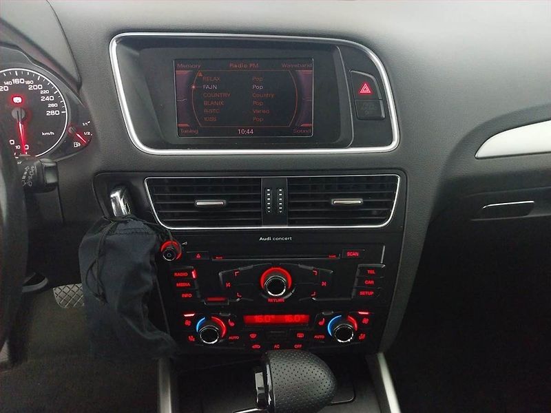 Audi Q5 (2009) basis 2.0 TDI, 4X4, Automat - fotka 12 z 17