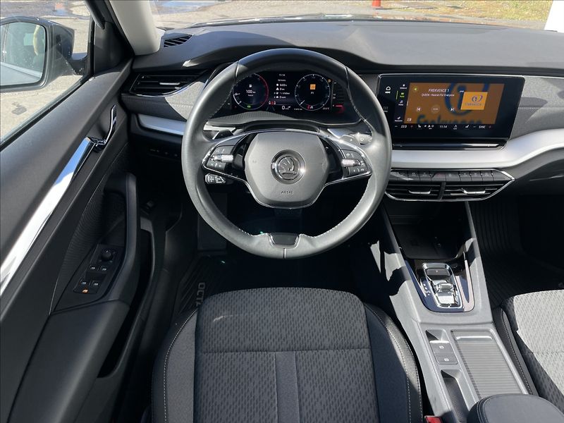 Škoda Octavia 2,0 TDI DSG Style Plus ACC - fotka 6 z 19