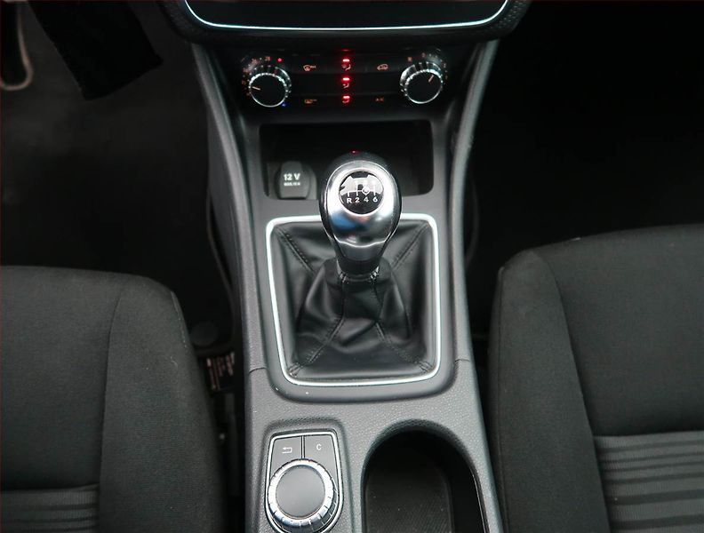 Mercedes-Benz Třídy A (2014) A 160 CDI, Serv.kniha - fotka 13 z 18