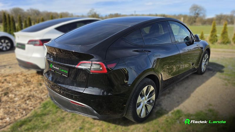 Tesla Model Y (2023) RWD 60 kWh, LFP - fotka 2 z 5