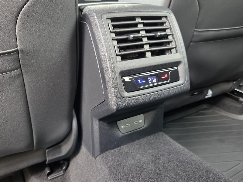 Volkswagen Golf 1,5 eTSi 110kW DSG Tov.záruka - fotka 12 z 24