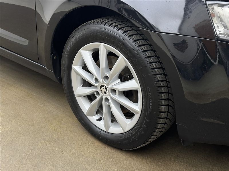 Škoda Octavia 2,0 110kW DSG ALU VÝHŘEV ČR TZ - fotka 32 z 34