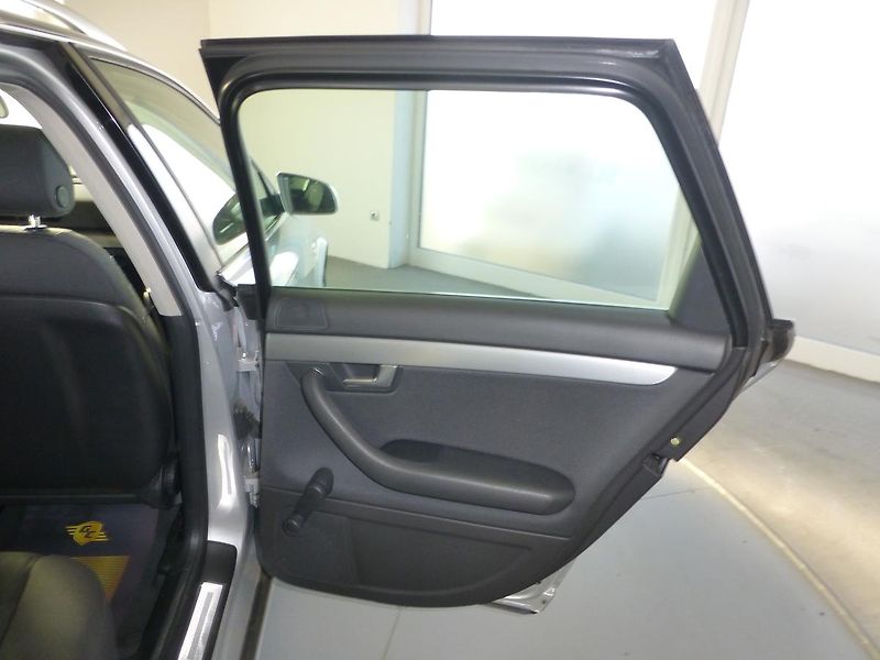 Audi A4 (2006) 1,6I**DIGIKLIMA**ALU**TAŽNÉ - fotka 20 z 25