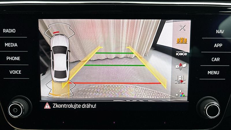 Škoda Superb 2.0 TDI DSG 4x4 Sportline - fotka 12 z 29