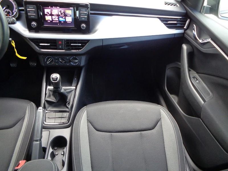 Škoda Kamiq 1.0 TSI Ambition 70 kW M5F - fotka 15 z 28