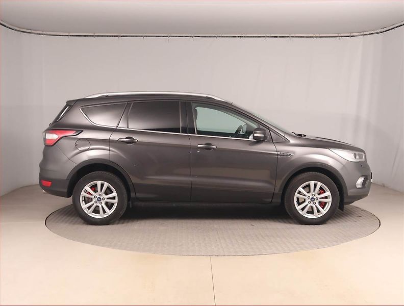 Ford Kuga (2018) Titanium 1.5 TDCi, Navi - fotka 6 z 15