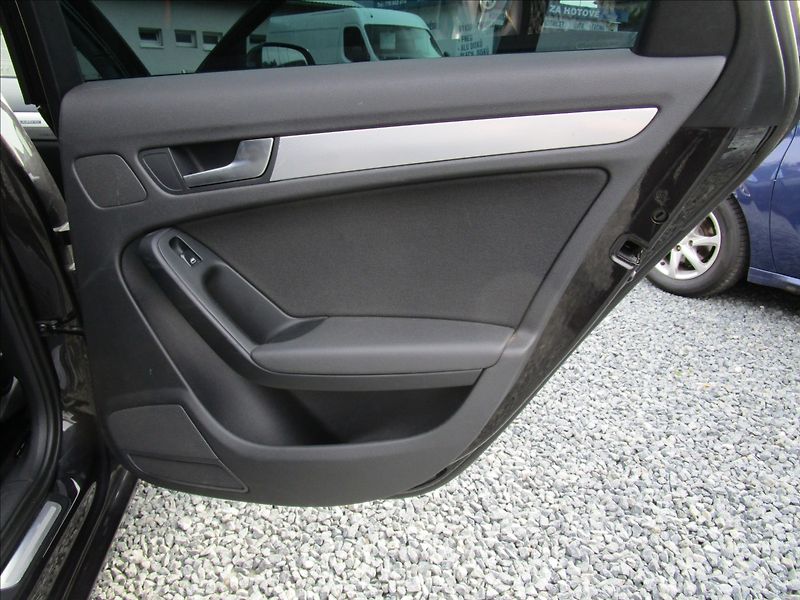 Audi A4 Avant 3.0TDi V6 Quattro, Bi-xe - fotka 26 z 41