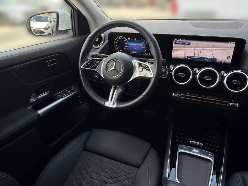 Mercedes-Benz GLA (2025) 200 d 4M - fotka 13 z 27