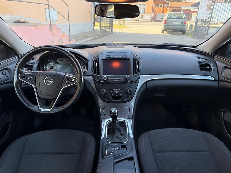 Opel Insignia (2015) 2.0 CDTi  Kombi - fotka 7 z 17