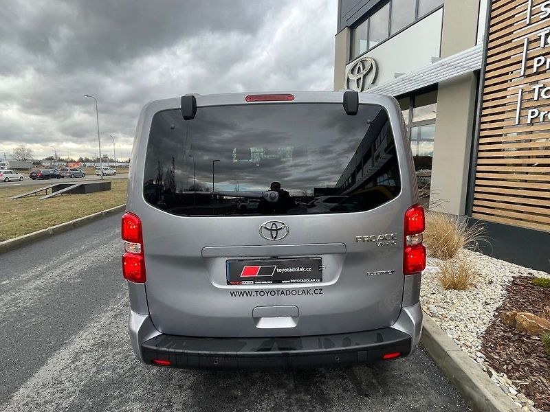 Toyota ProAce Verso EV L2 136HP 75 KWh Family 8S - fotka 11 z 28