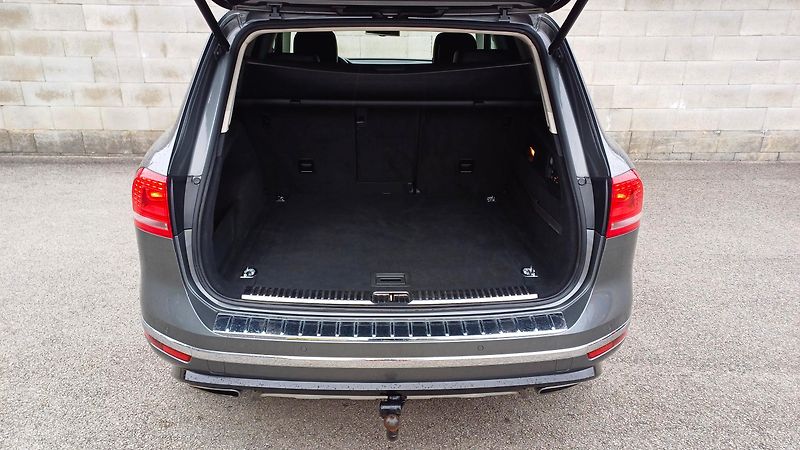 Volkswagen Touareg 3.0 TDI 193kW R-LINE-WEBASTO- - fotka 14 z 50
