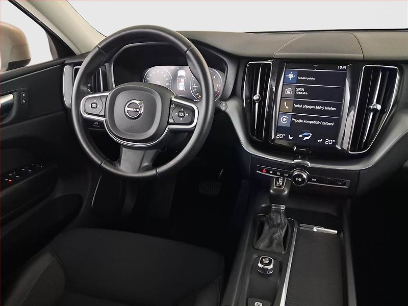 Volvo XC60 (2018) Momentum D4 - fotka 7 z 16