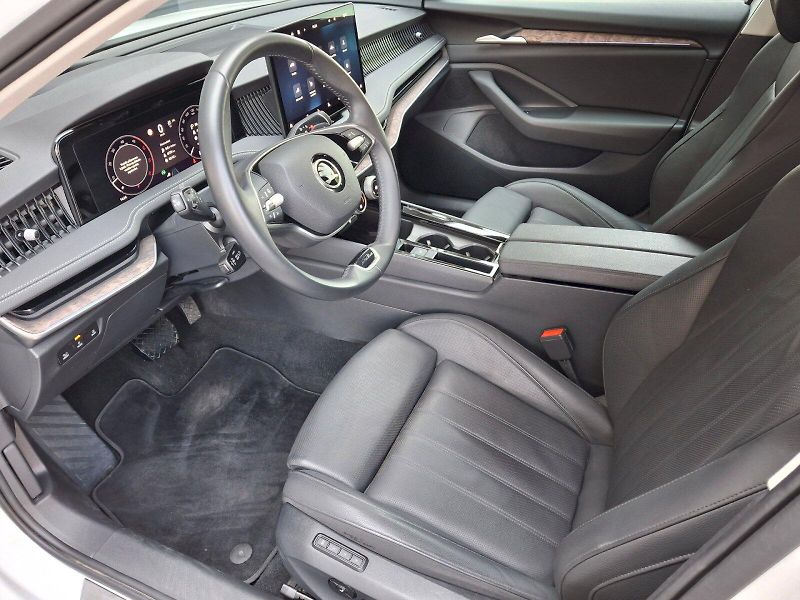 Škoda Superb (2024) Combi L&K DSG 2,0TDi 110kW - fotka 6 z 35