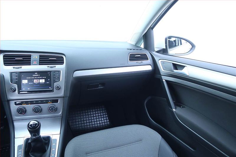 Volkswagen Golf (2016) 1.6 TDI, Serv.kniha, Tempomat - fotka 8 z 17