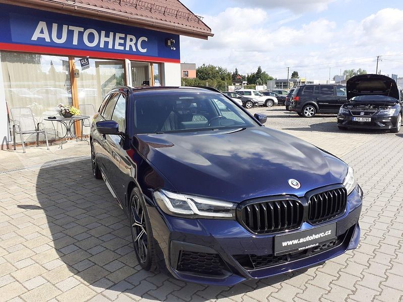 BMW Řada 5 (2023) 540d x Drive 250 Kw  ČR - fotka 2 z 46